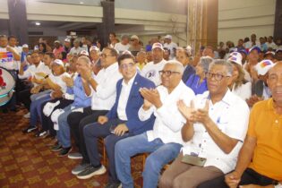 Dío Astacio juramenta más de 100 movimientos de apoyo del Sector Externo
