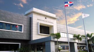 Dicen calificadora Fitch Ratings aumenta perspectiva económica RD