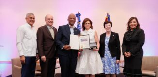 Vicepresidenta Raquel Peña recibe la llave del Condado de Miami-Dade