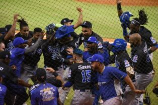 Licey vuelve derrotar Aguilas en Santiago; Leones y Estrellas ganan