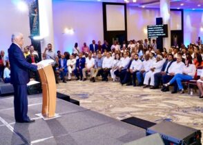 Proclaman a Vargas candidato de PRD; cuestiona al Gobierno PRM
