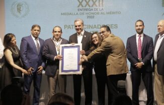 Reconocen con Medalla al Mérito a productores y agroindustrias