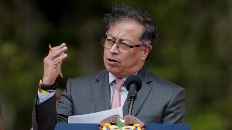 COLOMBIA: Petro pide investigar mensajes redes piden su muerte