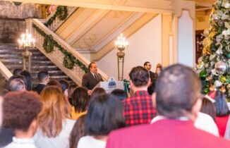 Encienden árbol navideño y abren jardines del Palacio Nacional RD
