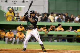 EO blanquean las Aguilas y van al 1er. lugar; Leones y Tigres ganan