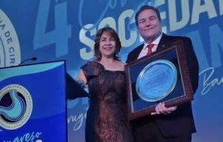 Reconocen la trayectoria del doctor Ricardo Domingo Mateo