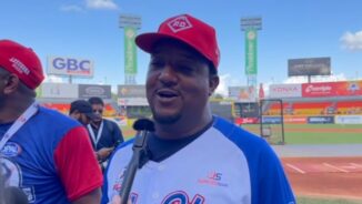 Pedro Martínez destaca compromiso veteranos con nuevos jugadores