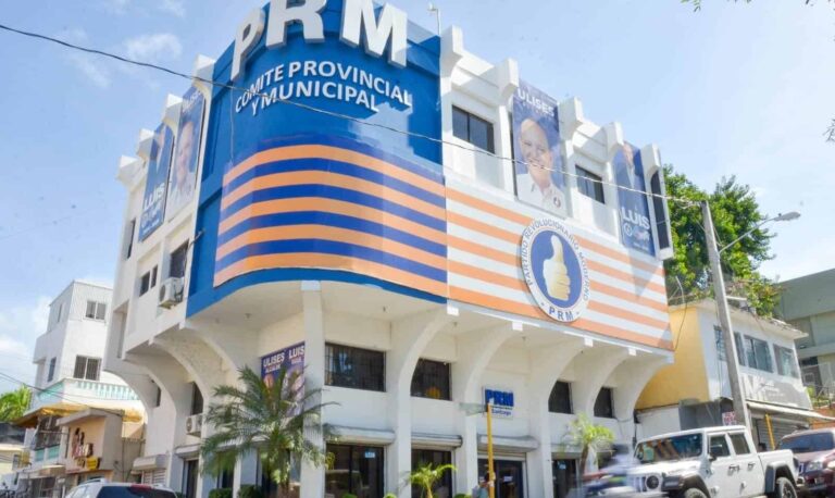 SANTIAGO: El PRM deplora destrucción vallas candidato PLD