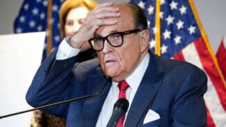 Condenado a pagar $148 millones, Giuliani se declara en bancarrota