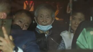 PERU: Fujimori sale de prisión en medio controversia y expectación