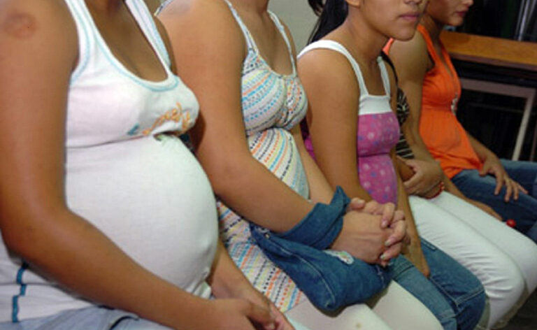Bajaron embarazos adolescentes en República Dominicana en 9.5%