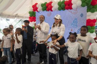 Voluntariado Banreservas ilumina El Dique con una fiesta navideña