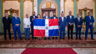 Presidente dominicano recibe al equipo de béisbol Tigres del Licey