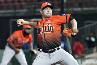 Panameño Paolo Espino elegido Lanzador del Año por LIDOM