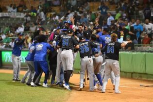 Licey derrota Estrellas y se coloca a un triunfo campeonato beisbol