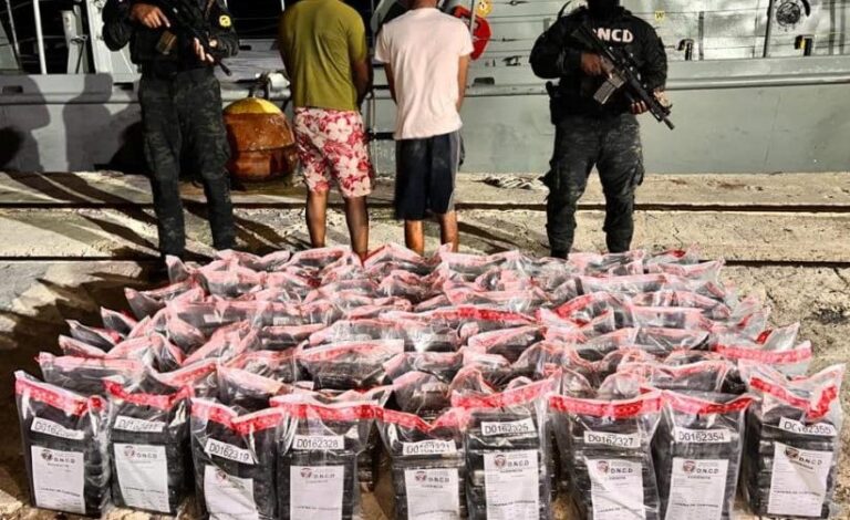 PERAVIA: La DNCD intercepta lancha con 612 paquetes drogas