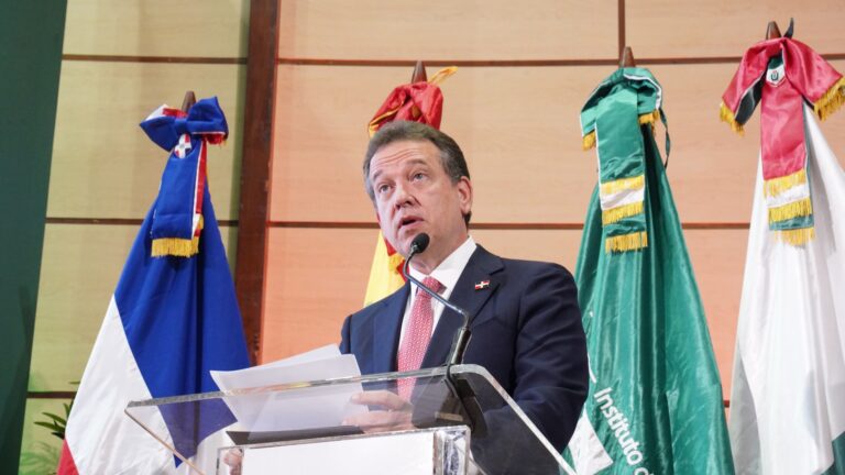 Ministro Bisonó viaja a Abu, Dabi-Emiratos Árabes Unidos para tratar comercio bilateral