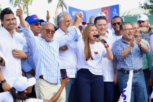 Alfredo Pacheco invita a capitaleños a respaldar a Carolina Mejía en las urnas
