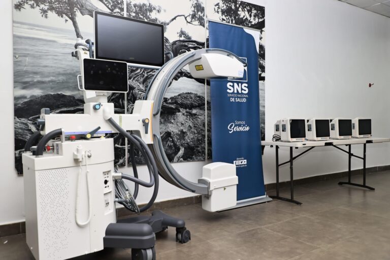 SNS entrega más de RD$29 MM en equipos a cuatro hospitales SD