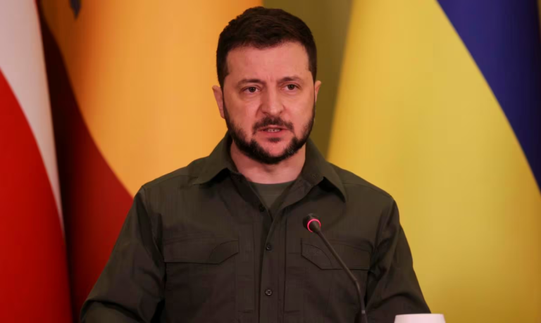 UCRANIA: Zelensky dice 31,000 ucranianos han muerto en la guerra con Rusia