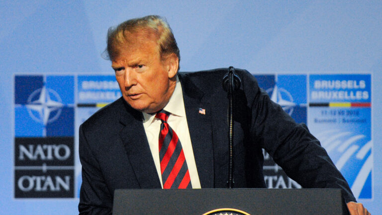 Funcionarios OTAN cuestionan el futuro de la alianza si Trump gana