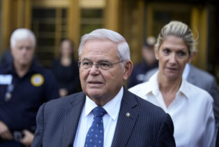 EEUU: Senador Bob Menéndez enfrenta cargos de obstrucción de la justicia en caso de soborno