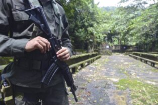 COLOMBIA: Combates guerrilla y militares deja 200 desplazados