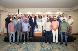 Más de 200 líderes religiosos respaldan candidatura presidencial de Luis Abinader