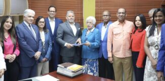 PRM inscribe sus candidaturas presidencial y vicepresidencial