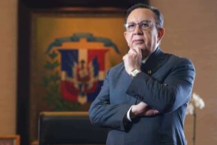 Valdez Albizu es distinguido por segunda vez como «Gobernador del Año en América Latina»