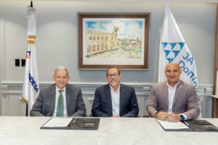 Matos Corredores de Seguros, Banfondesa y Junior Achievement Dominicana capacitan a mujeres de la región norte de RD