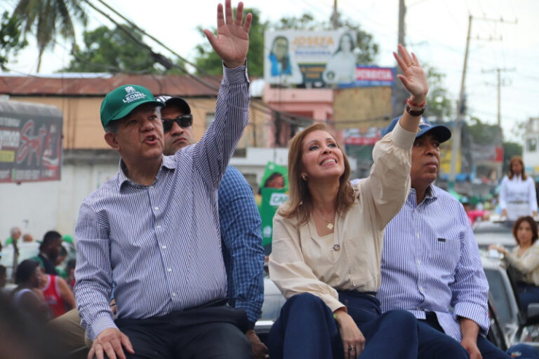 Leonel caravanea en Santo Domingo Norte y FP dice su dirigencia sigue intacta pese a salida de Carlos Guzmán