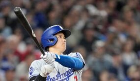 Shohei Ohtani dispara tres dobletes en el éxito de los Dodgers