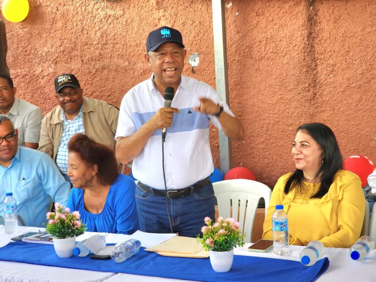 Director IAD encabeza encuentro con asociaciones campesinas de Neyba