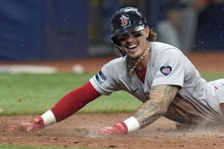 Durán da vuelacercas, se roba el plato y Boston derrota Rays