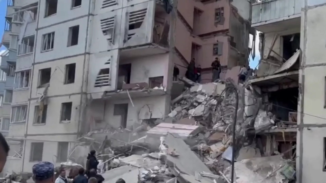 RUSIA: Bombardeo ucraniano destruye parte edificio residencial