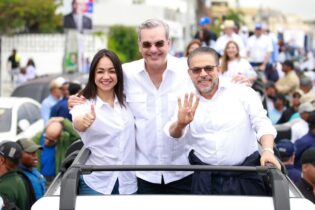 Multitud apoya en calles del DN Abinader y candidatos Congreso