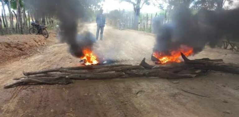 Protestan en Dajabón en demanda de asfaltado de calles y carretera