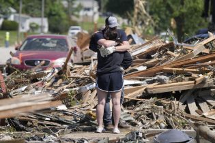EEUU: Al menos cinco muertos y 35 heridos por tornados en Iowa