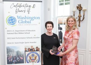 Embajadora Sonia Guzmán es reconocida por sus aportes a la educación