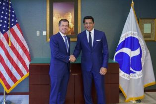 Ministro de Turismo RD se reúne con secretario de Transporte de EEUU