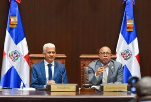 Presidentes de ambas cámaras repetirán: Pacheco por dos años y de los Santos por uno
