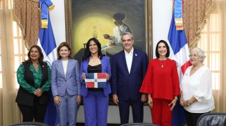 Abinader recibe a Thais Herrera, dominicana alcanzó el Everest