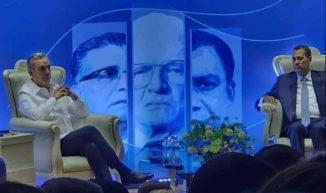 Ante numeroso público, Gómez Mazara puso a circular libro en SD
