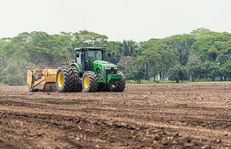 IAD inicia preparación gratis de 3 mil tareas de tierra a parceleros de SFM