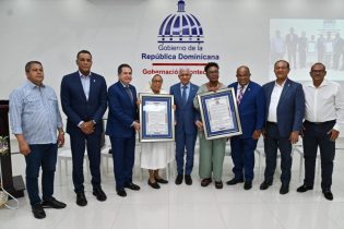 Senado reconoce a Xiomara Fortuna por 40 años en música