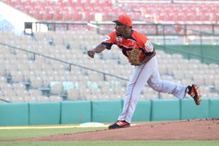 Toros del Este firman de regreso al lanzador Jenrry Mejía desde la agencia libre