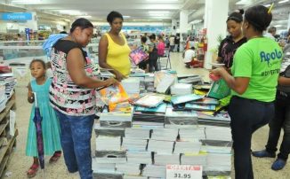 Pide una exención de impuestos en RD para aliviar gasto escolar