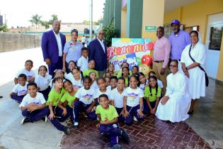 Alfredo Pacheco gestionará construcción de pabellón en Cristo Rey  