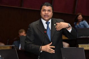 Cámara de Diputados escoge a Tobías Crespo como miembro del CNM